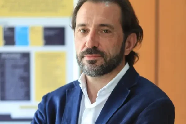 Fabrice-Gomez-DG-ST-Microelectronics-Maroc-696x595